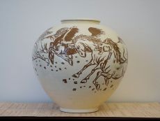 Vase (G), 8 Pferde auf der Wiese