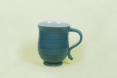 Tasse mit Griff, graublau, innen hellcreme