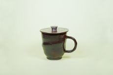 Tasse mit Deckel, aubergine mit Blumendekor