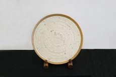 Teller, beige mit braunem Rand
