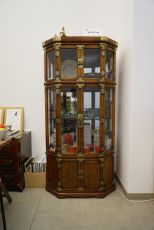 Holzschrank, hoch, Vitrine