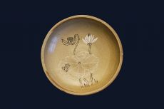 Teller, koreanischgrün mit Blumendekor