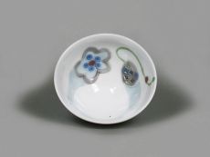 Matcha Schale, Weiss mit Blumendekor.