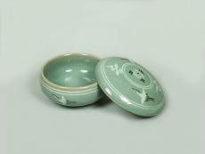 Kleine Celadon Box mit Deckel
