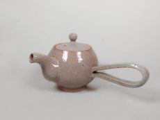 Teekanne, hellcreme, rosé