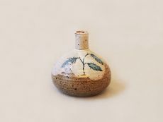 Hellbraune & cremefarbene Blumendeko.