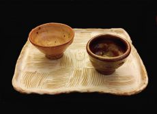 Rechteckiger weißer Teller mit Streifen