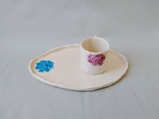 Keramische Espressotasse in Weiß mit floraler Struktur