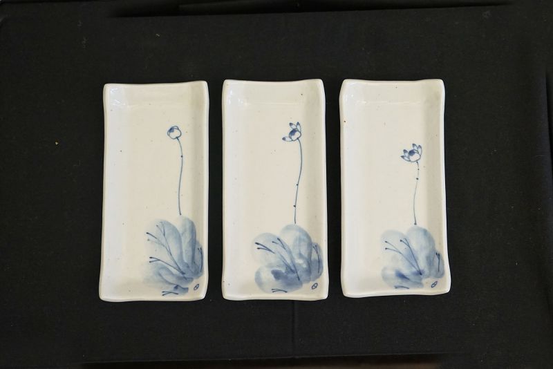 Teller (K), weiss mit Blumendekor, rechteckig
