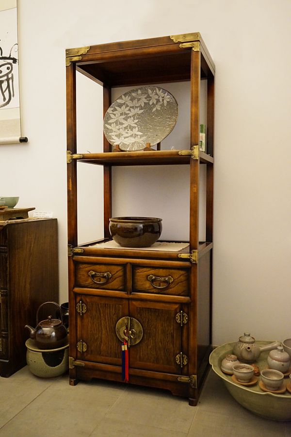 Traditional Korean wooden shelf with 2 drawers.