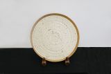 Teller, beige mit braunem Rand