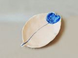 Handgefertigter Keramikteller „Blatt & Blau“